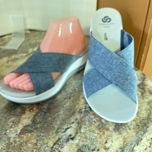 Women’s sandals, almost new! Cloud stoppers by Clark’s!